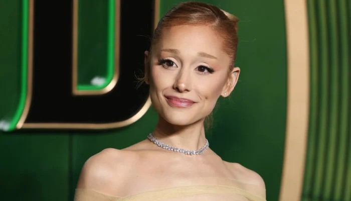 Ariana Grande Recovers From Minor Foot Injury Just Days Before Tour Finale