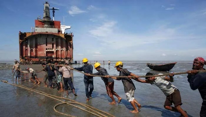 Gas Leak At Bangladesh Shipbreaking Yard Kills Eight Police