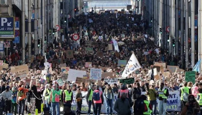Tens of Thousands Urge Climate Action at Brussels Demo