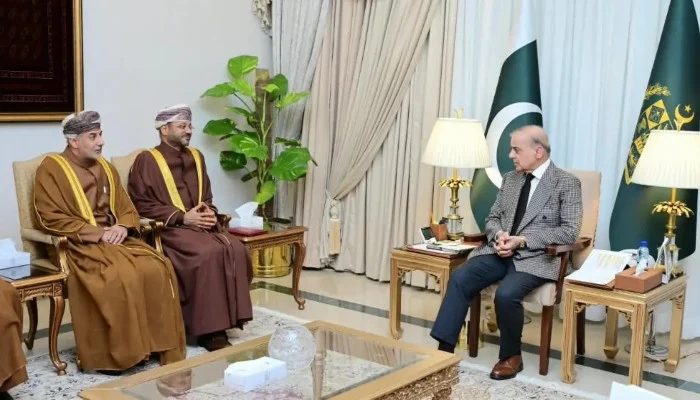 Omani FM Lauds Pakistan’s Role in Iran-US Dialogue