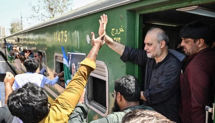PM offers talks on petroleum levy as Jamaat-e-Islami march arrives in Multan