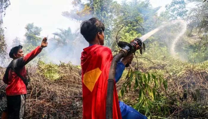 Keep Up The Spirit: Indonesian Teenage Superman Joins Wildfire Fight