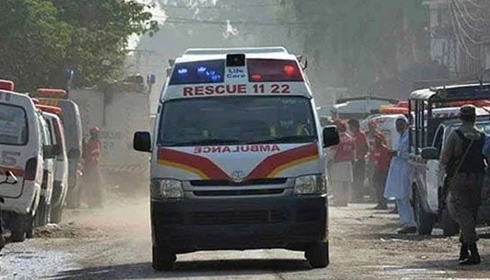 Tragedy on Asphalt: Family of Three Crushed to Death by Trailer in Lahore