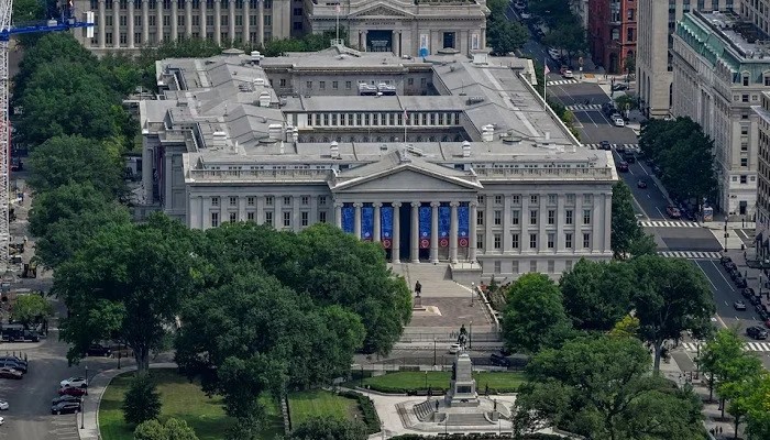 US debt explodes past $40tr as Washington's fiscal crisis deepens under Trump, Biden