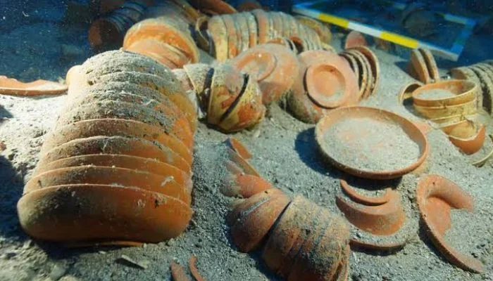 2,100-Year-Old Shipwreck Packed With Luxury Tableware Discovered Beneath Mediterranean