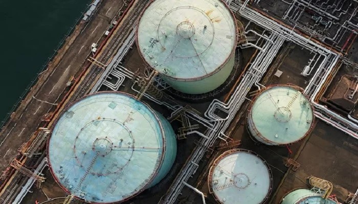 Oil Nears $90 as US-Iran Diplomacy Falters and Shipping Attacks Raise Supply Risks