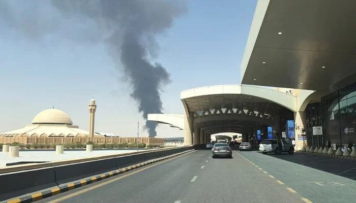 Houthis Claim Attack On Riyadh Airport Deny Losing Territory Qatar Says US Iran Still In Talks To End War