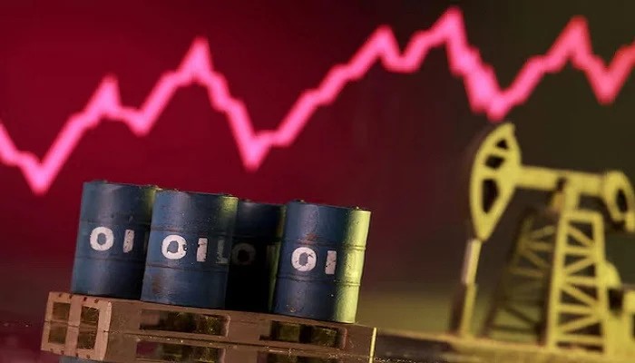 Oil Prices Rise as Iran-Oman Shipping Deal Nears but Hormuz Opening Remains Uncertain