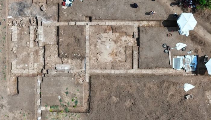 Archaeologists Find 2400 Year Old School Linked To Aristotle Alexander The Great