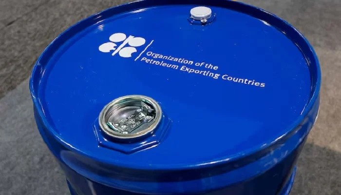 Oil edges lower as investors assess fallout from renewed US-Iran fighting
