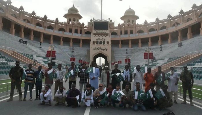 25 Pakistani Nationals Return Home After Release From Indian Jails