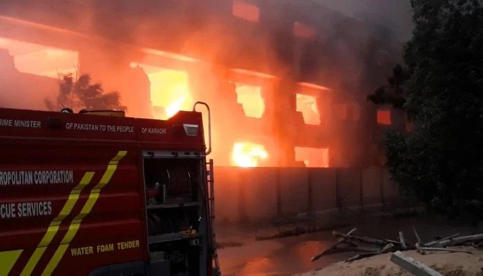 Massive Blaze Continues to Rage at Karachi's Landhi Factory, Section Collapses