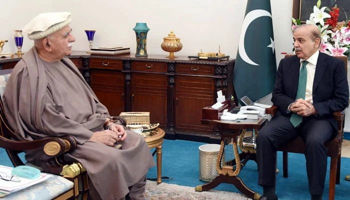Shehbaz Sharif and Mahmood Khan Achakzai Hold Informal Meeting During Joint Session