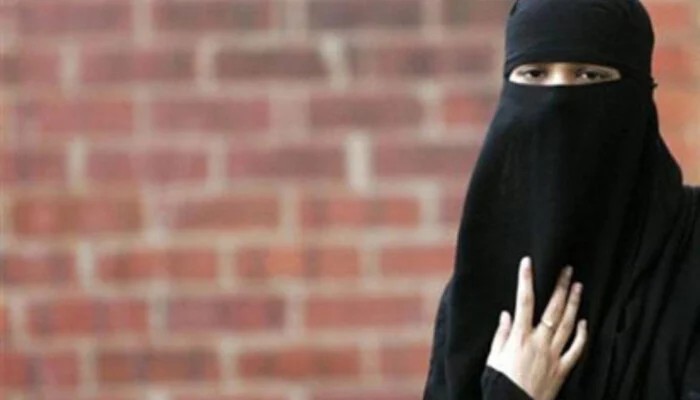 Italy Bans Burqas In Schools Caps Numbers Of Foreign Students Per Class