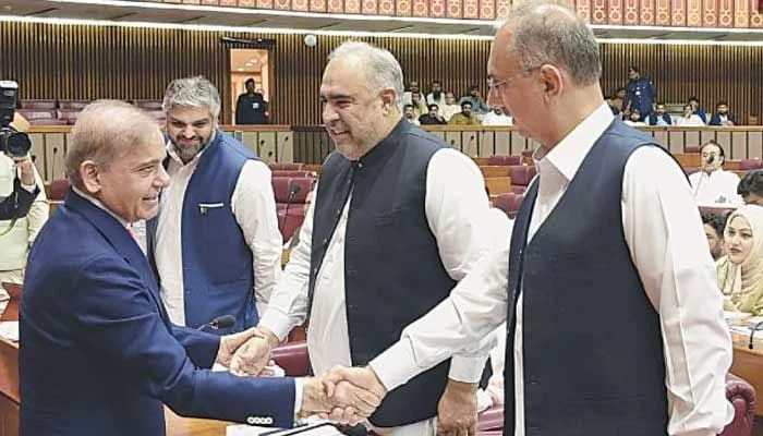 80pc Pakistanis Favour Govt-Pakistan Tehreek-e-Insaf (PTI) Talks to Resolve Differences: Gallup Survey