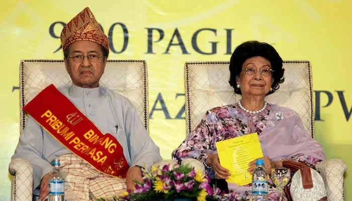 Wife Of Malaysias Longest Serving PM Mahathir Dies At 100