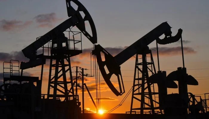 Oil Surges Above $90 After Fresh Flare-Up in US-Iran War