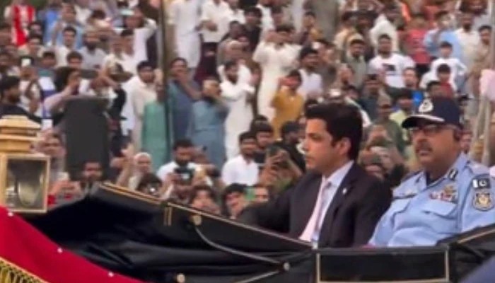 PM Shehbaz expresses displeasure over officials' buggy ride on Independence Day