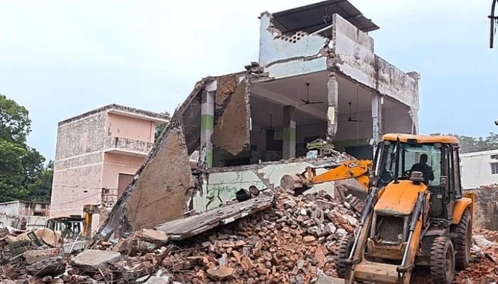 Pakistan Strongly Condemns Demolition of Century-Old Mosque in India