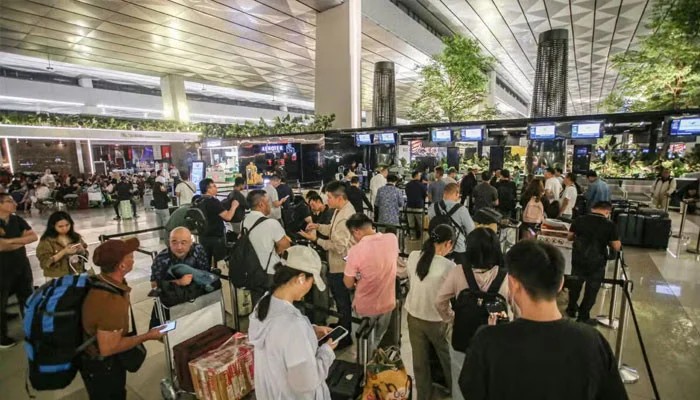 Indonesia Main Airport Suspends Operations After Volcanic Eruption