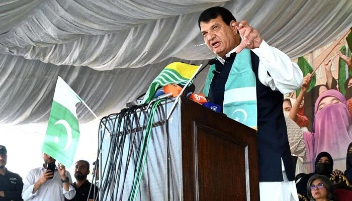 Minister warns governor's rule possible in KP amid tensions with provincial govt