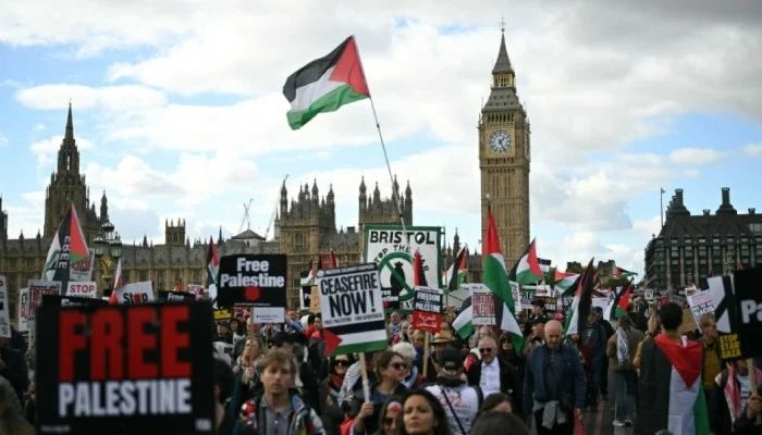 Thousands Join Pro-Palestinian Marches In London, Berlin