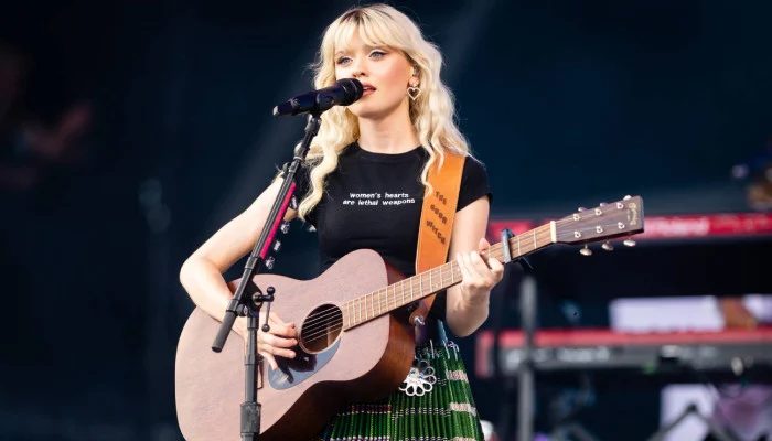 Maisie Peters sends fans into a frenzy with snippets of secret new song