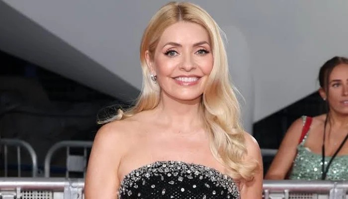 Holly Willoughby Arrives Late At NTAs As This Morning Gang Celebrates Victory