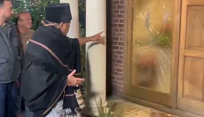 MQM Founder Altaf Hussains London Home Attacked By Masked Men