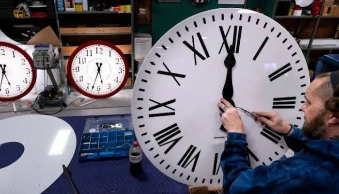US Clocks to Fall Back in 2026: What to Know Before November 1