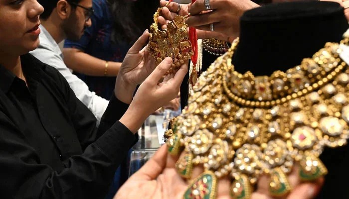 Gold Prices Drop Rs1 000 Per Tola