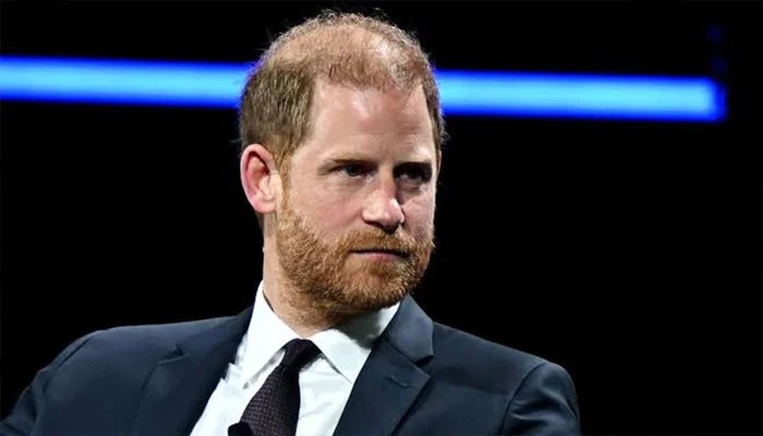 Prince Harry kisses the ground after emotional skydive honouring 102-year-old veteran