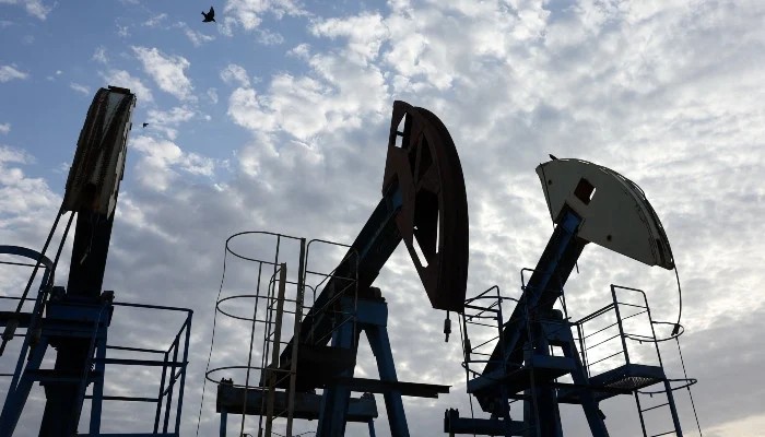 Oil Prices Slip as Iran-Oman Talks Fuel Hopes for US-Iran Peace Deal