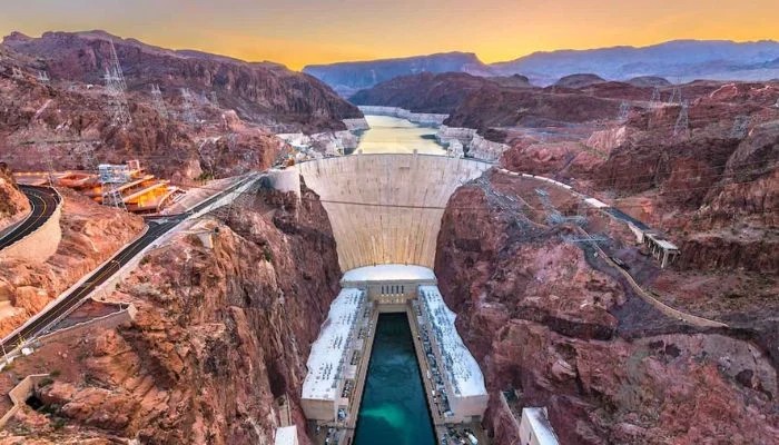 Hoover Dam Faces Shutdown Risk As Water Levels Plunge