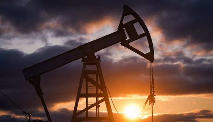 Oil jumps nearly 4% as US-Saudi strikes in Iraq stoke supply fears