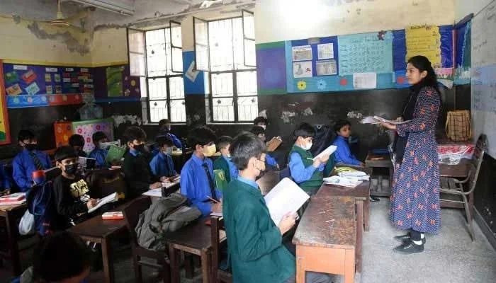 Punjab Dismisses Fake School Closure Rumors; KP Announces District-Specific Holidays
