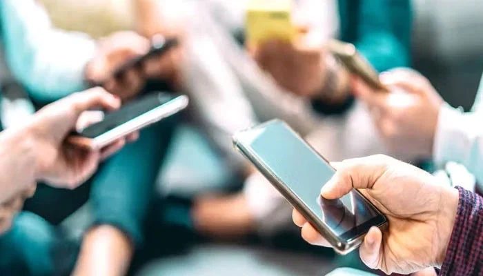 Smartphone Volumes Slide 26pc As Costs Rise