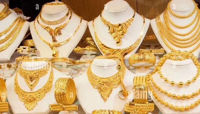 Gold Prices Dip by Rs3,500 Per Tola in Local Markets