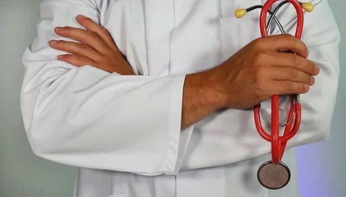 25pc Pakistani Parents Still Want Their Children To Become Doctors: Survey